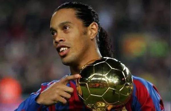 小罗的足球生涯,真正的快乐足球