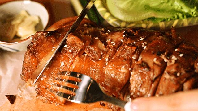 人气爆红的烧烤场，藏在了650㎡的校园课室里