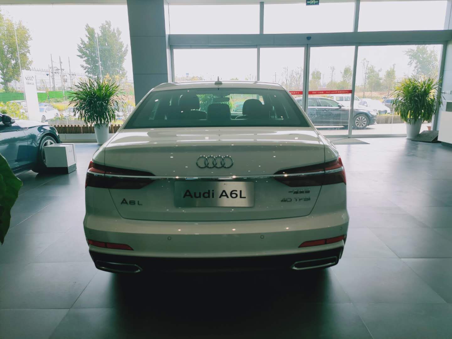 奥迪a6l乞丐版落地价,奥迪a6l乞丐测评