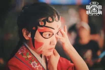 白绷带面膜怎么贴,贴个面膜给肌肤补补水