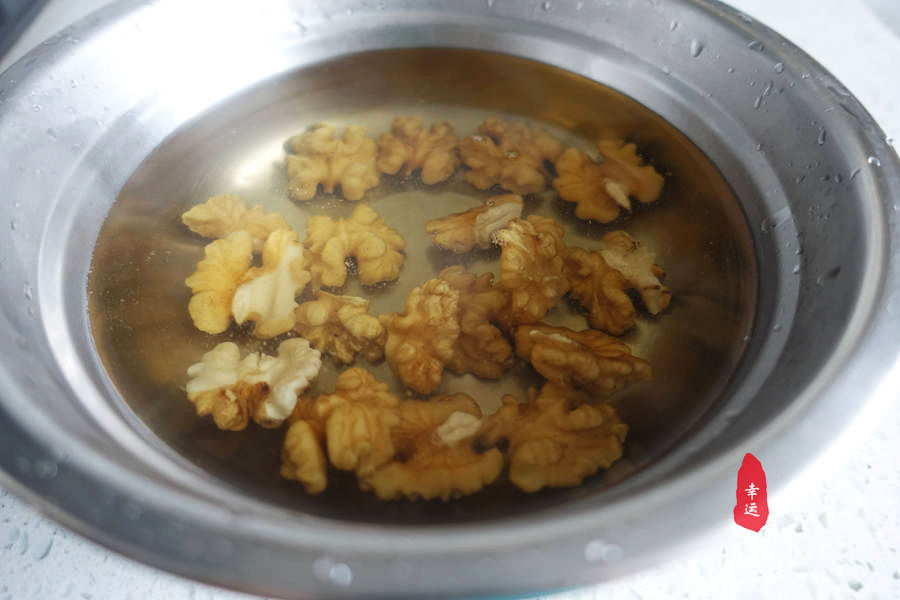 青皮核桃什么季节好吃,又是一年吃山核桃的季节