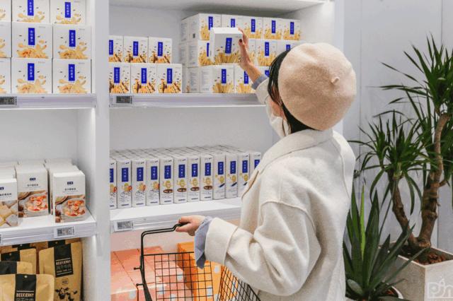 表面光鲜亮丽背地里却很辛苦,有些人表面光鲜亮丽背后却是什么