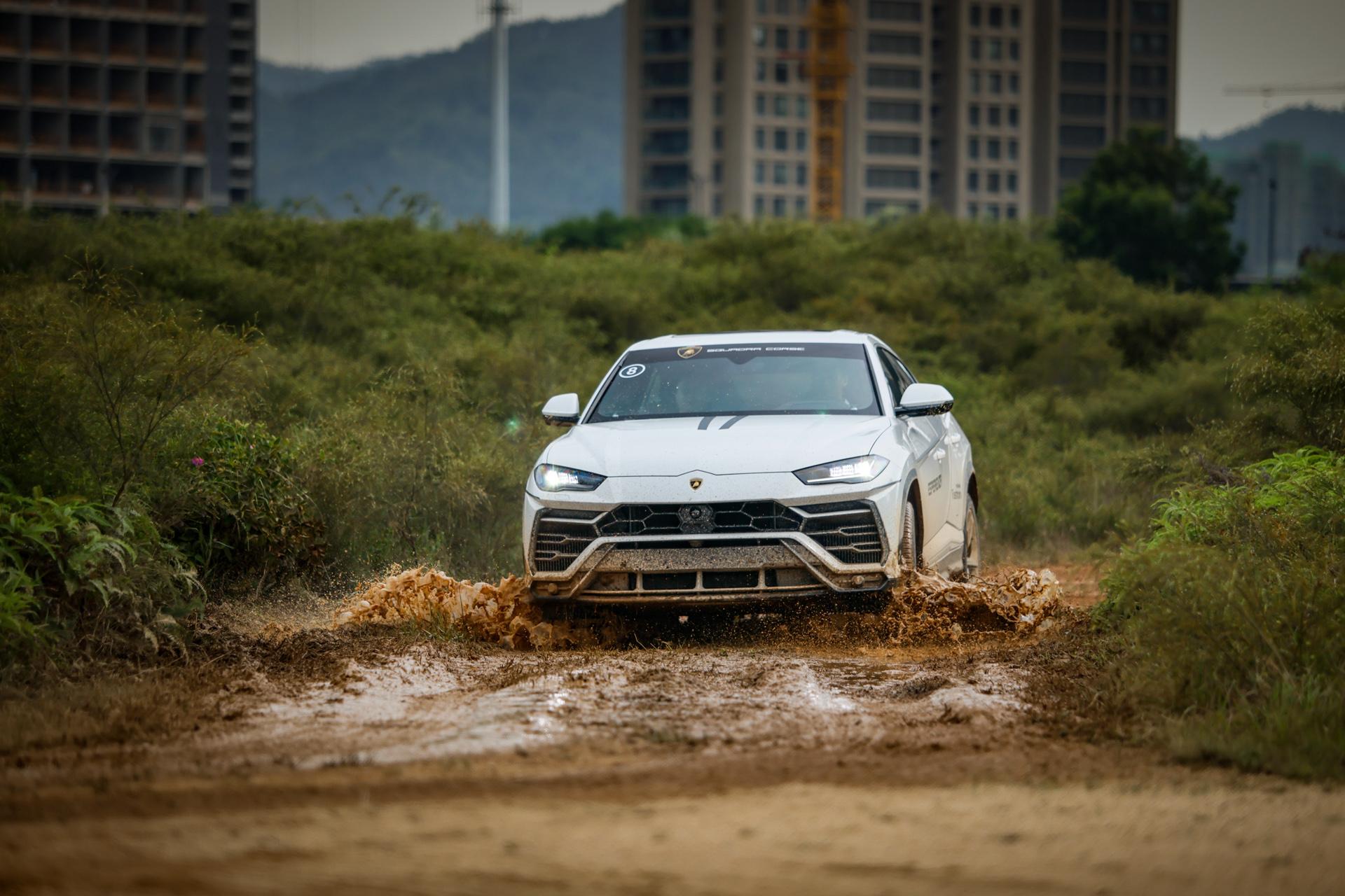 兰博基尼huracanevo赛道体验,兰博基尼huracansto珠海赛道日