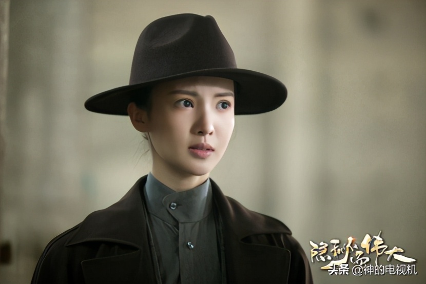 李易峰金晨谈隐秘而伟大导演合影,隐秘而伟大李易峰在墙上壁咚金晨