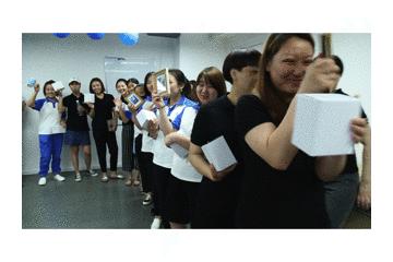 只有越来越强大才能越相信童话,只有越来越强大才能越战越勇