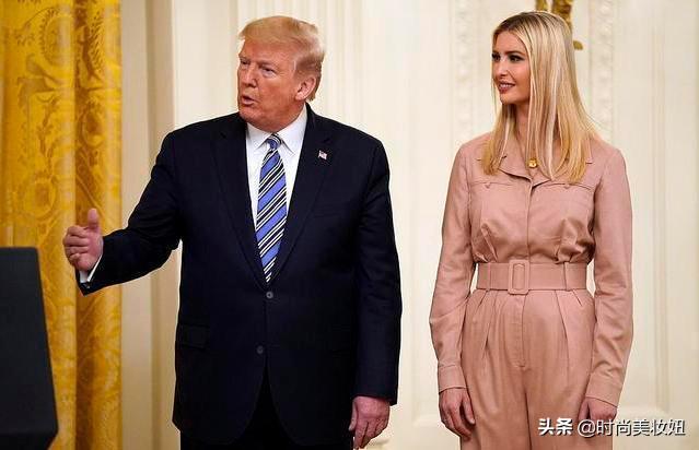 伊万卡穿收腰裙大秀蚂蚁腰 (伊万卡花式穿粉西装把人美到)