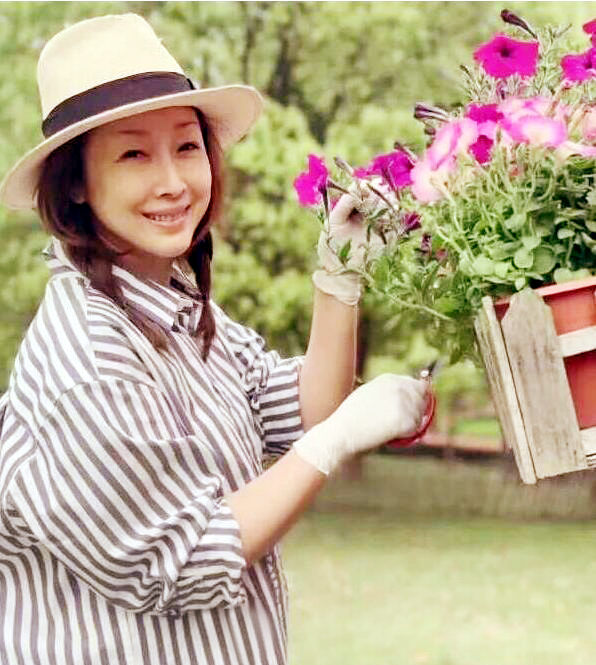 孙悦相亲相爱一家人,孙悦演唱父母的感人歌曲