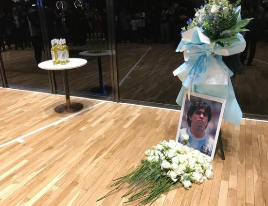 马拉多纳上帝之手拿冠军了吗,马拉多纳是梅西的什么人