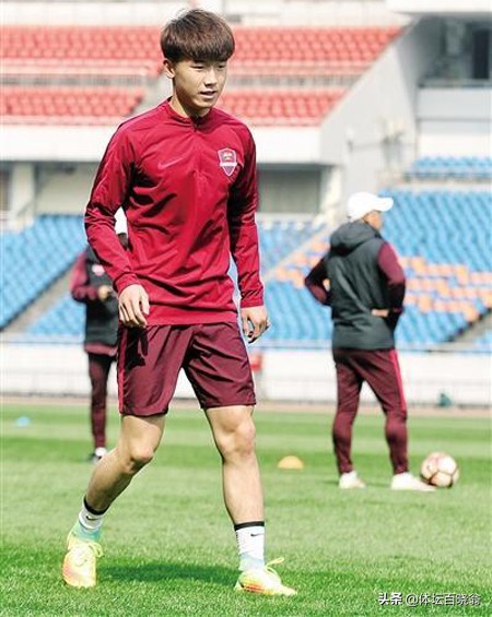 前延边小将被经纪人坑惨！最近3年只踢了3场球，当年曾闪耀中超