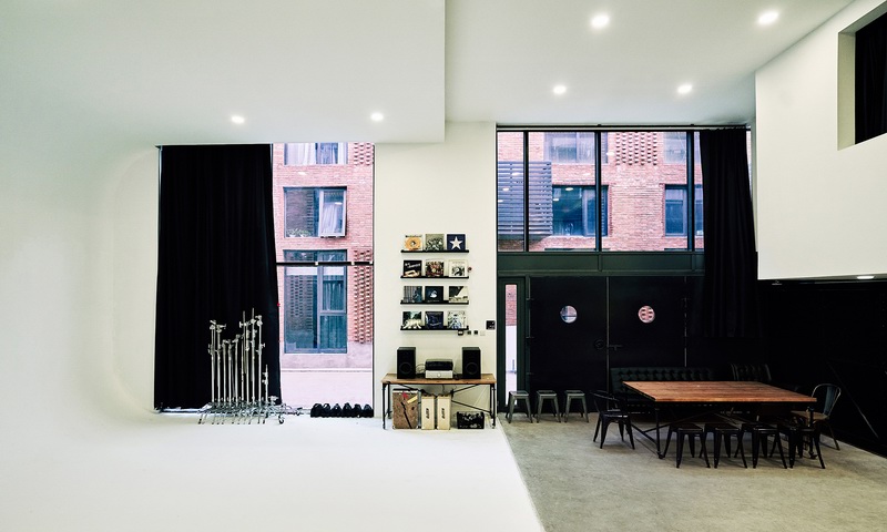 融入更多艺术元素与粗狂工业风格的北京ASTUDIO摄影工作室