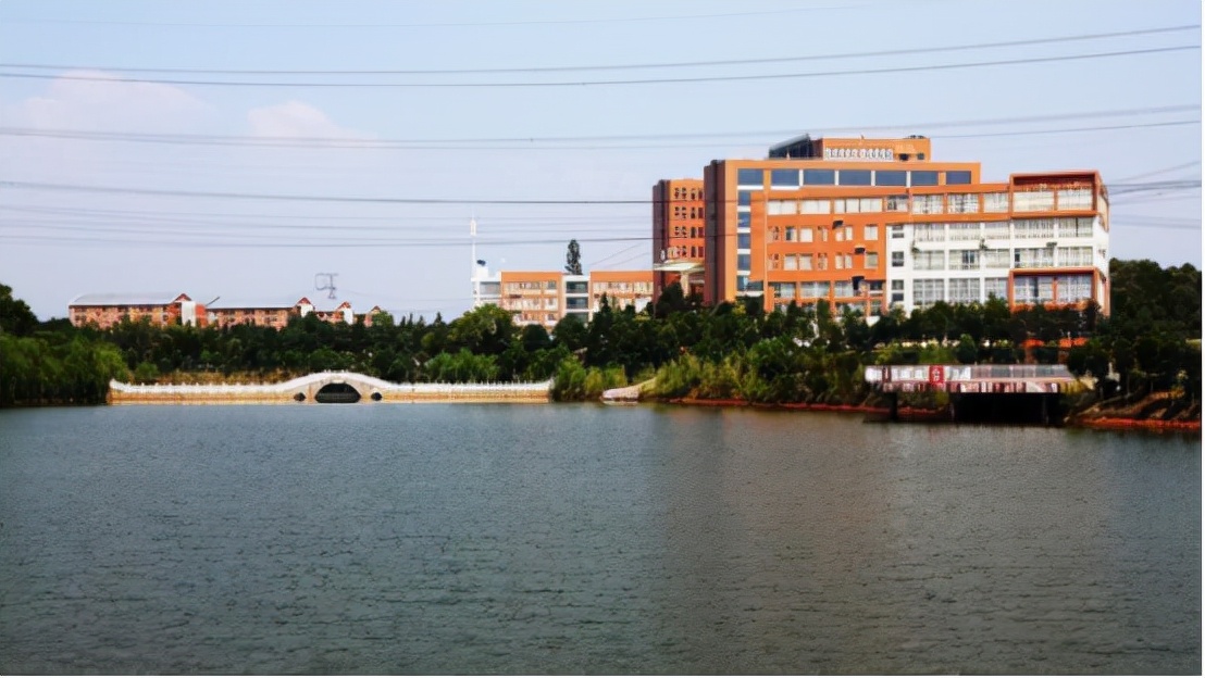 湖南的大学学费为什么这么高,湖南省大学为什么学费贵