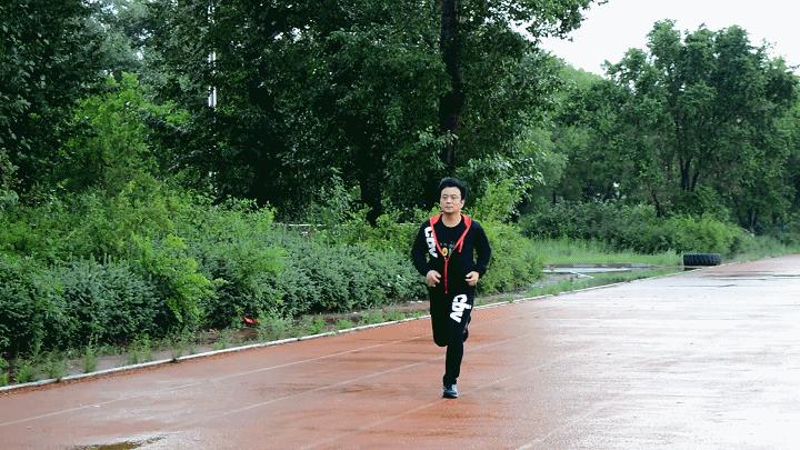 夏季运动健身跑鞋,天越清风碳板跑鞋测评