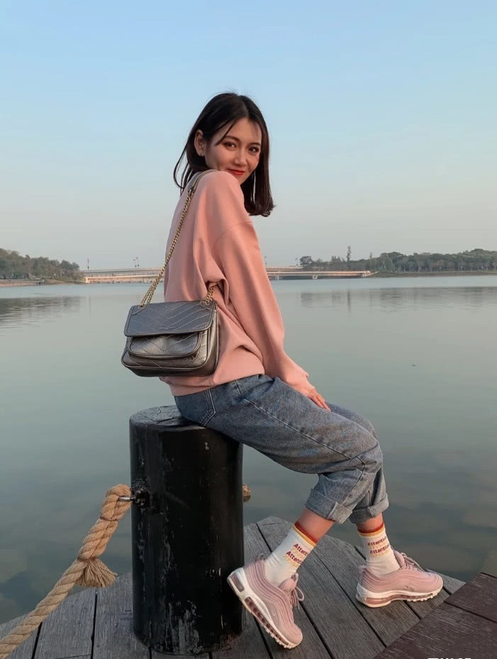 香奈儿的流浪包值得买吗,香奈儿流浪包同款手工包