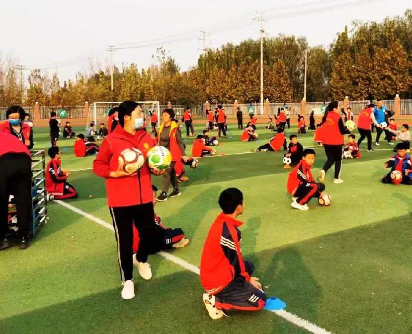 足球进校园的意义,足球公益课活动