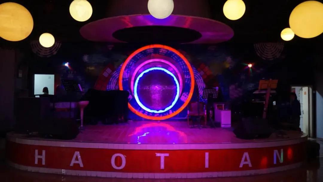 父母约会时，玩得比你野多了