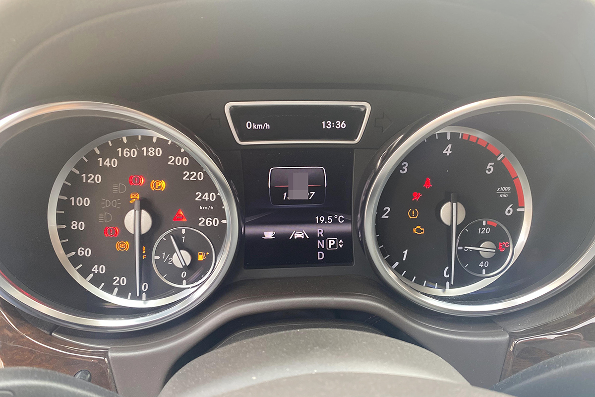 奔驰gl350柴油漏灰色粘液,个人奔驰gl350