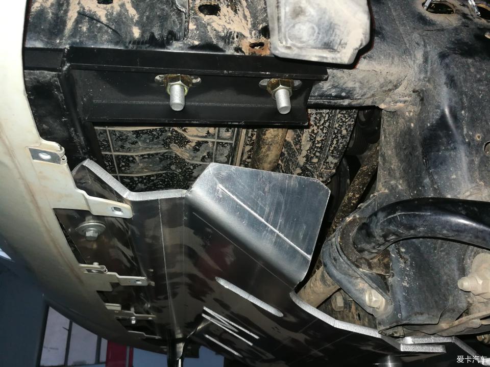 途达2021款2.5t柴油版越野视频,2021款途达四驱七座越野视频