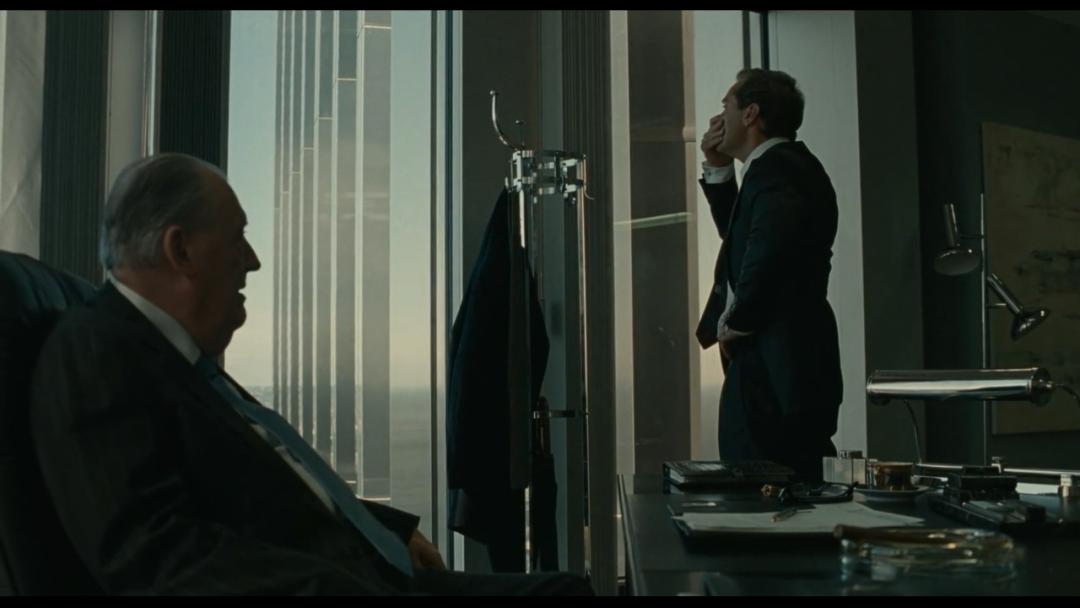 凡尔赛学经典反例,这部电影讲述了虚假繁荣的极端