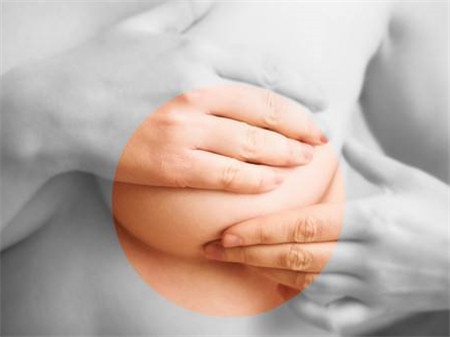 长期的胸部痒,胸部很痒是什么原因引起的