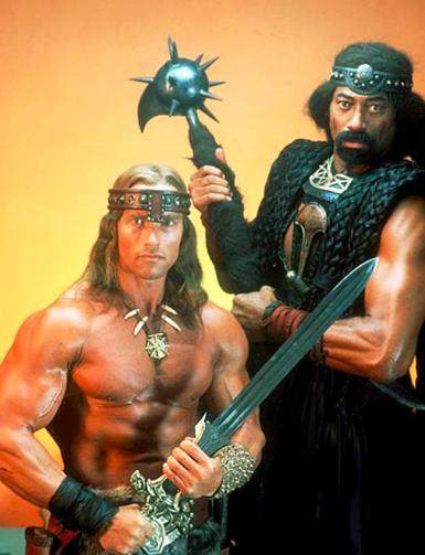 张伯伦异于常人的身体！扣篮把对手脚趾砸骨折，双手举起人如玩偶