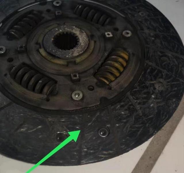 奇瑞旗云拆装离合器,奇瑞旗云离合器片坏了有啥反应