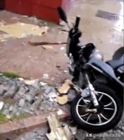 高层外墙保温层脱落安全事故,楼房外墙保温层脱落有影响吗