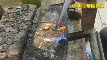 黄金火烧后变黑是什么原因,用火烧黄金变黑是假黄金吗