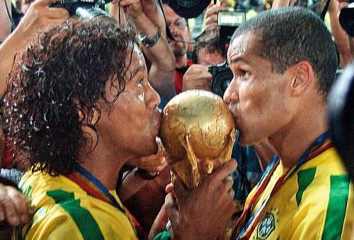 足球精灵罗纳尔迪尼奥剪辑,罗纳尔迪尼奥的足球视频