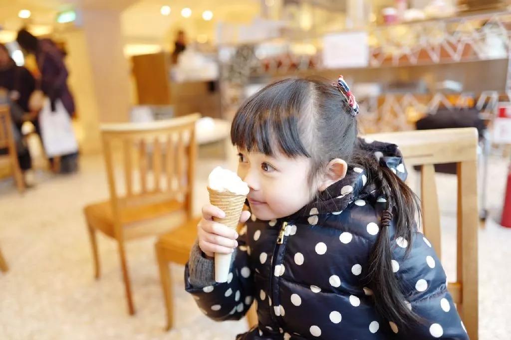 韩寒现在怎样了,沈腾韩寒没人接机完整版