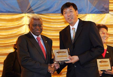 跳高世界纪录还是朱建华保持的吗,跳高运动员朱建华破纪录是哪年