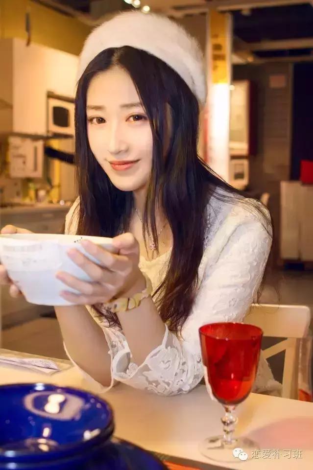 与女同学聊天的技巧和方法,和女神刚加上微信怎么聊