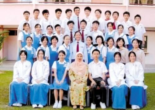 中国高中的校服跟日本校服对比,世界上各国小学校服大比拼