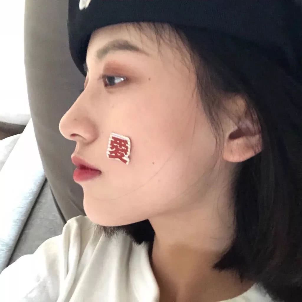 背景图|手机输入“我爱”，看看后边会出现什么？​​​​