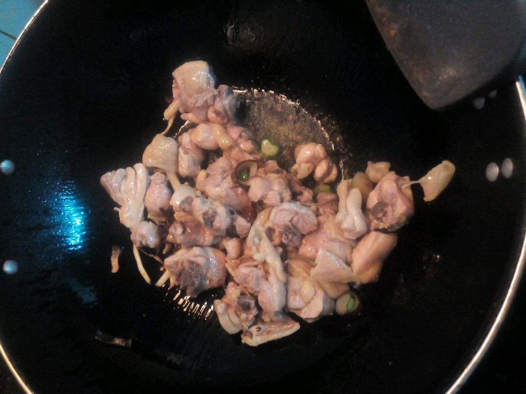 大厨炖鸡肉的做法大全,炒制出来的鸡肉外酥里嫩