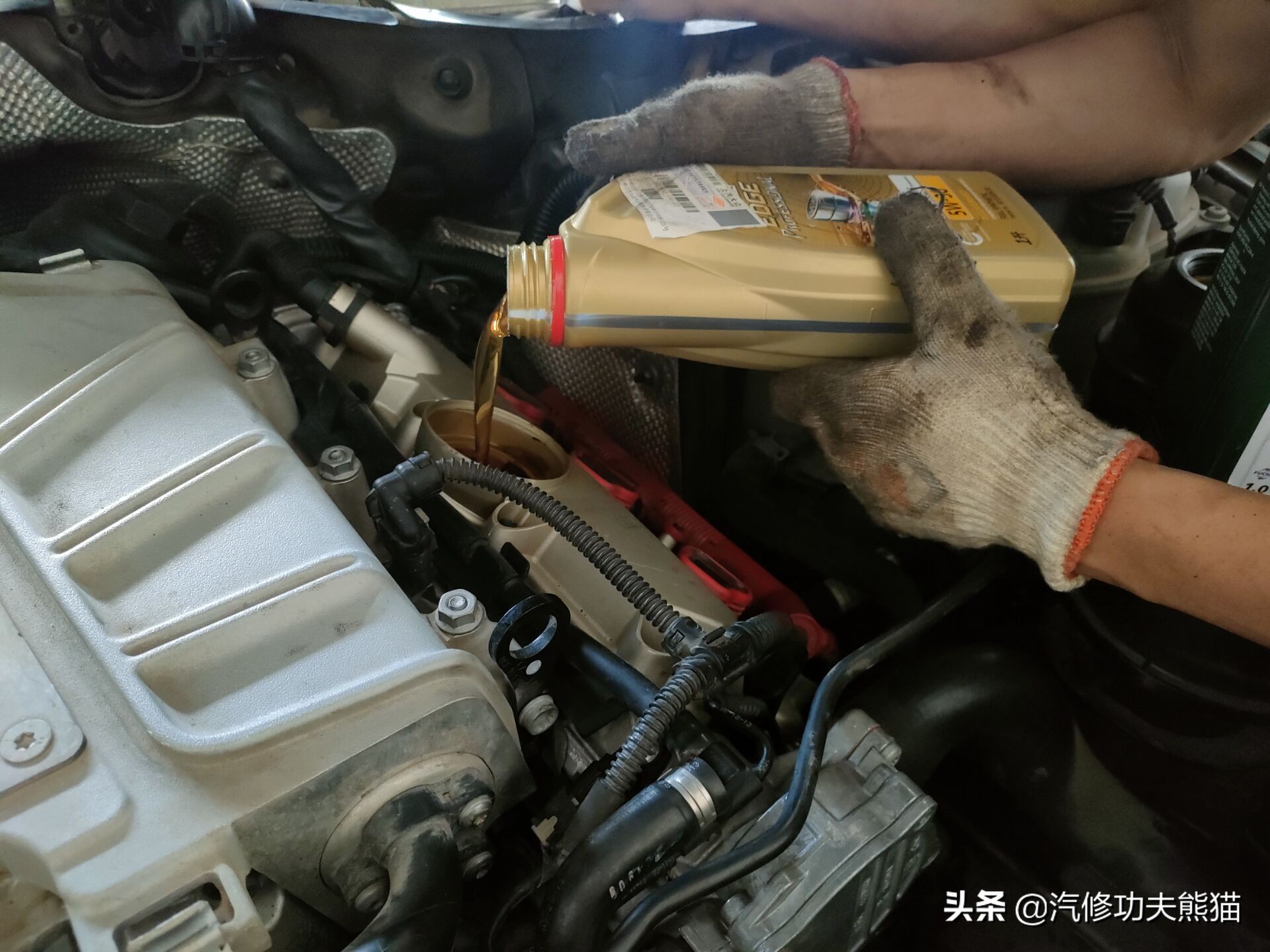 奥迪a8烧机油吗48v轻混,奥迪a8烧机油一千公里烧0.5正常吗