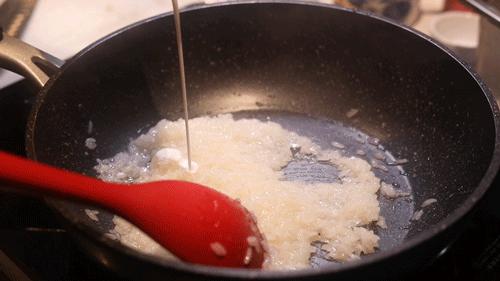 罗湖有家怪店，十个人来吃完饭后，老板居然多了一百个朋友