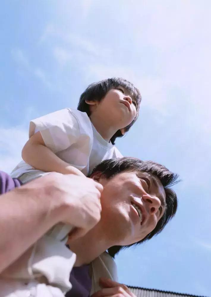 爸爸有人打你女儿咋办,后爸找一堆人打我