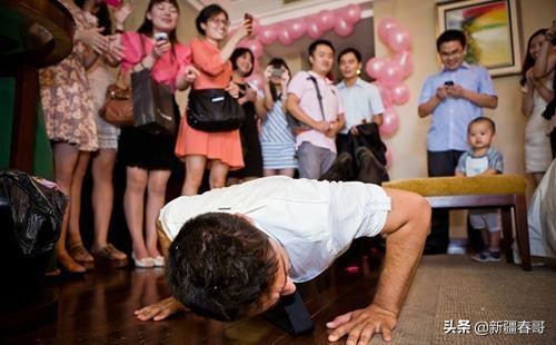 接亲游戏小攻略让你的婚礼更有趣,新郎接亲堵门游戏大全