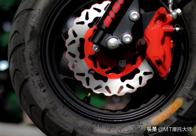 4980元,解析低价踏板*江豪**110:德尔福电喷,外观像巧格i