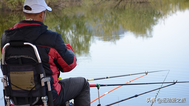 野钓鲫鱼抬竿时机技巧和收竿手法,冬钓鲫鱼海竿抛竿怎么甩竿