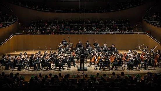 《文艺热搜榜》：张亮推出全套贝多芬唱片，龙美术馆60元看5个展