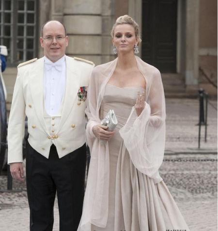 摩纳哥王妃夏琳:恋爱9年才知丈夫有俩私生子,逃婚3次被追回