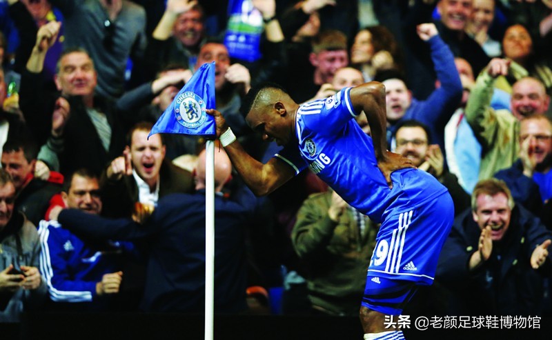 自称梅西曾辅佐他踢球，世界杯打假球贪得无厌头像被球迷印上美元