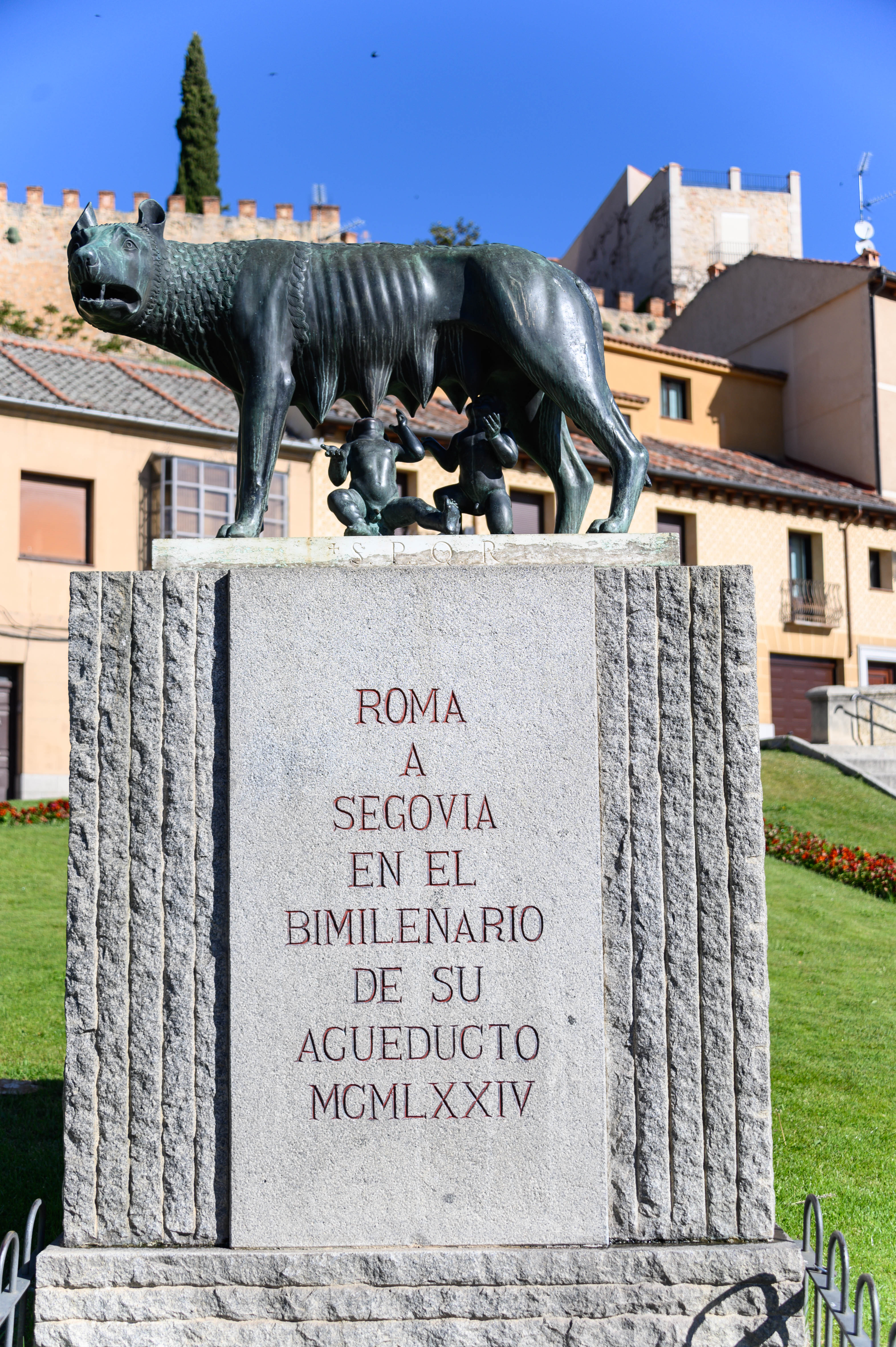 在西班牙，上洗手间要先买咖啡，还发现了迪士尼的公主城堡原型