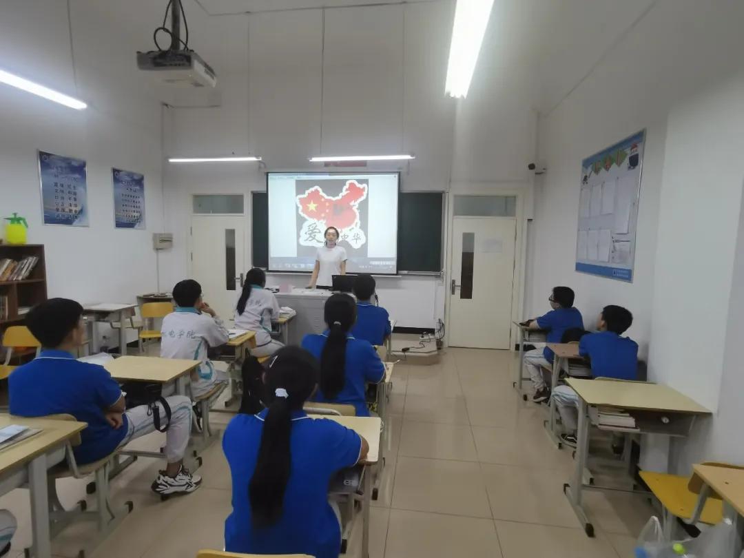 向祖国致敬手抄报一年级,向伟大祖国致敬手抄报内容