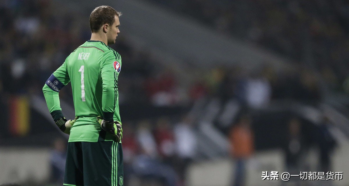 守门员什么时候可以进攻,守门员没有球怎么练扑救