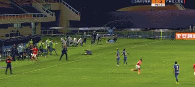 恒大输球原因大曝光！卡帅点评3大问题，与中国男足毛病惊人相似