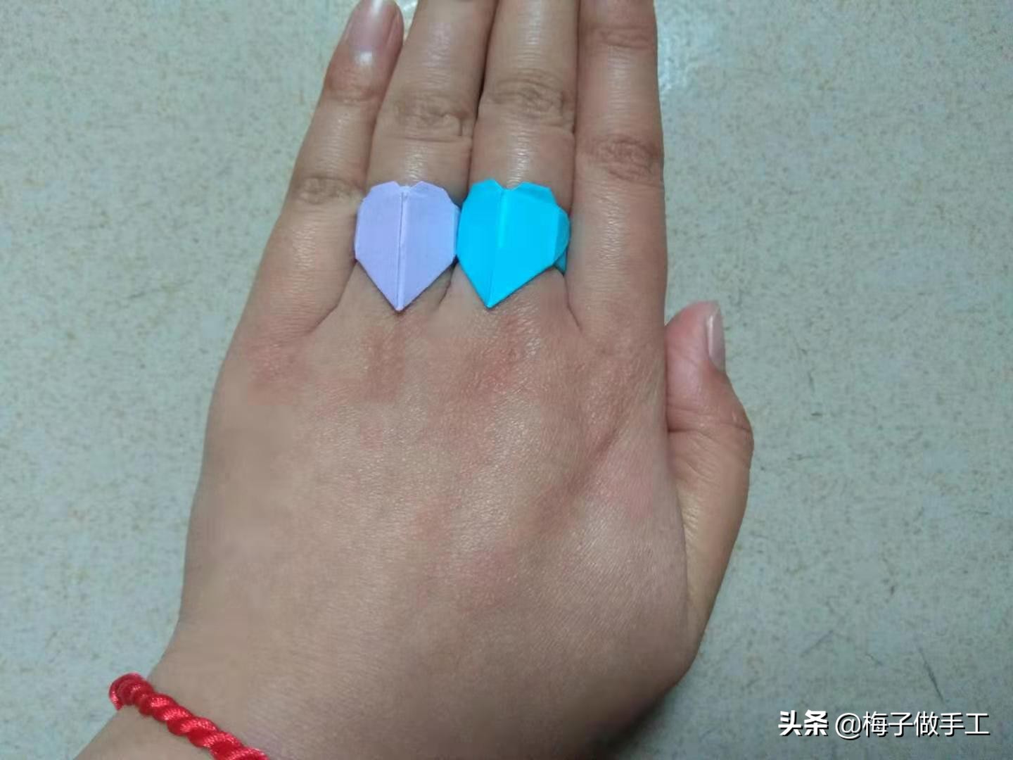 简单的折爱心戒指方法,用纸折爱心戒指和正方形的盒子