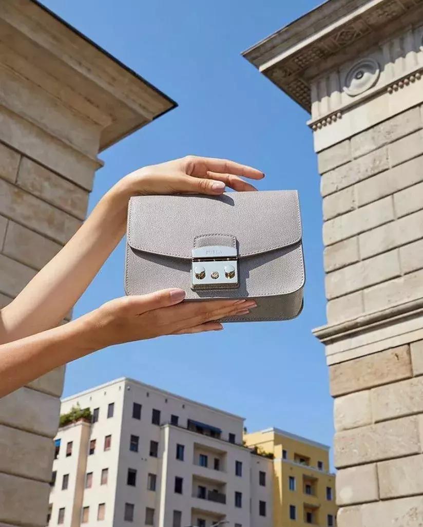 品牌女包包推荐网红款2022年新款,最近两年流行的包包品牌