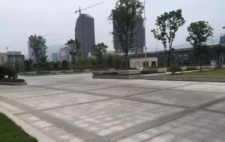 石材都需要做防泛碱处理,石材铺装泛碱如何处理